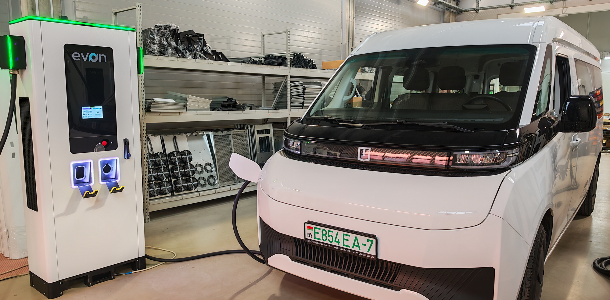 Geely Farizon Supervan на зарядке EVON DC
