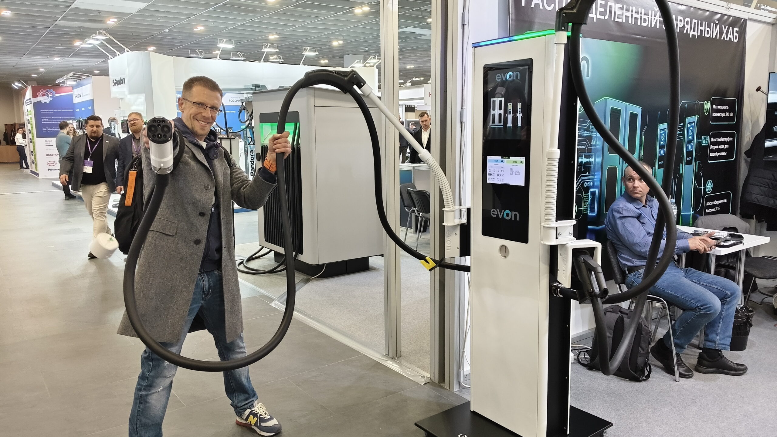 Тестируем систему подвесов зарядных кабелей